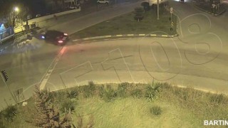 Bartında trafik kazaları kameralara yansıdı