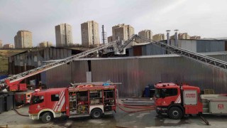 Başakşehirde tekstil fabrikası alev alev yandı