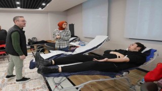 Başakşehirli, kanını afetzedeler için verdi