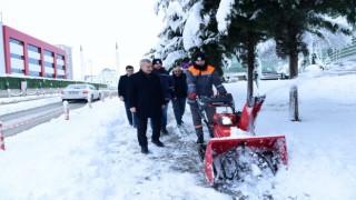 Başkan Çınar, karla mücadeleyi yakından takip etti