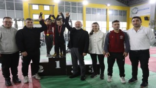 Başkan Çolakbayrakdar; “Şampiyon sporcular yetiştiriyoruz”