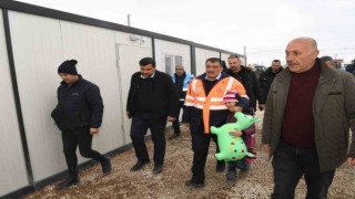 Başkan Gürkan, Doğanşehirde depremzedeleri ziyaret etti