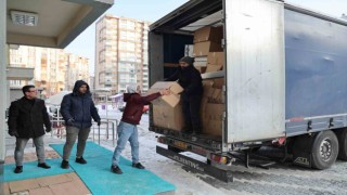 Başkan Yalçının Girişimleriyle Avrupadan 5 Tır Yardım Malzemesi Geldi