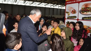 Başkan Zeydan Karalar depremzede vatandaşların yanında