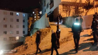 Başkentte istinat duvarı çöktü, 2 apartman tahliye edildi