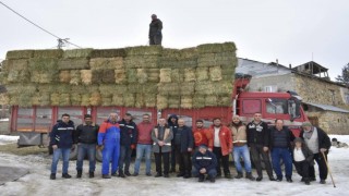 Bayburtlu çiftçilerin deprem bölgesine yem desteği devam ediyor