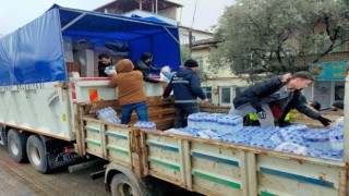 Bayırköy, deprem bölgesine yardım göndermeye devam etti