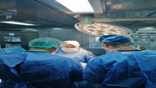 Bayraktar gemisinde depremzedelere ameliyat hizmeti