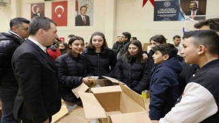 Bergamalı öğrencilerden depremzedelere destek
