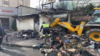 Beykozda ayakkabı mağazası alev alev yandı
