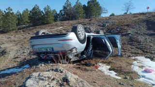 Bilecikte şarampole yuvarlanan otomobilin sürücüsü yaralandı