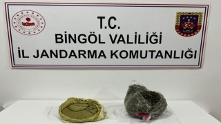 Bingölde 2 kilo esrar maddesi ile 70 kilo kıyılmış tütün ele geçirildi