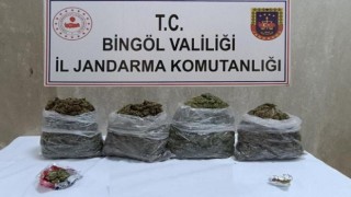 Bingölde araç içerisinde uyuşturucu ele geçirildi: 3 gözaltı