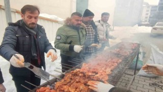 Bingölde mangallar depremzedeler için yandı