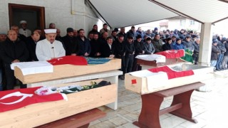 Bir aile yok oldu, tabutları yan yana dizildi