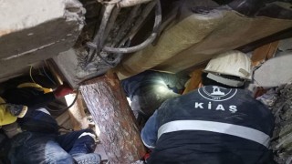 Bir güzel haber daha: Enkaz altından bir kişi daha sağ kurtarıldı