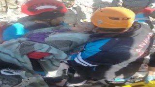 Bir yaşındaki Ela kurtarıldı, dışarı çıkınca uykuda esnedi