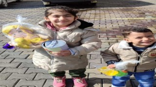 Bisiklet için kumbaralarında biriktikleri paraları depremzedelere bağışladılar