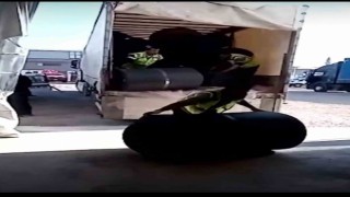 Bozüyükten Kahramanmaraşa çadır zemini yardımı