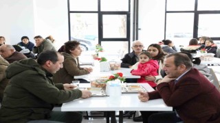 Bu aşevi kapılarını ilk depremzedelere açtı