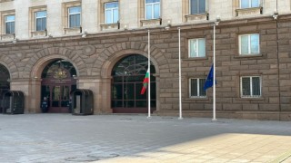 Bulgaristanda tüm kamu kuruluşlarında bayraklar yarıya indirildi