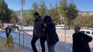 Burdurda depremzedeler için toplanan malzemeleri çalarken yakalanan kadın tutuklandı