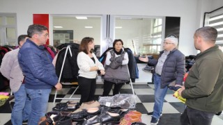 Burhaniye de Başkan Deveciler depremzedeleri ziyaret etti