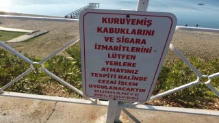 Burhaniyede şaka gibi uyarı levhası