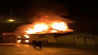 Bursada 2 katlı ev alev alev yandı