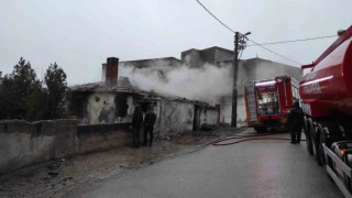 Bursada metruk binada çıkan yangın korkuttu