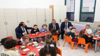 Bursada öğrencilere ücretsiz yemek uygulaması başladı