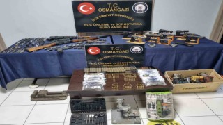 Bursada polis ekiplerince baskın atılan ev silah atölyesi çıktı