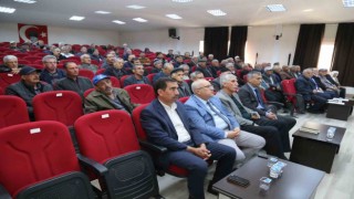 Çamelili üreticilere ağaç budama eğitimi verildi