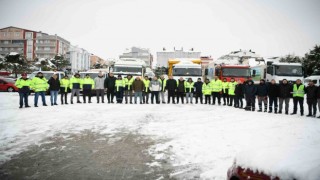 Çayırovadan 33 kişilik ekip ve 13 araç Hataya doğru yola çıktı