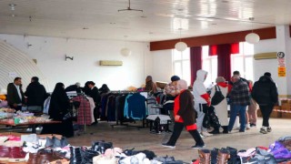 Çiftlikköyde depremzedeler sosyal marketten yararlanıyor
