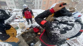 Çinli arama kurtarma görevlilerine otlu peynir ikram etmişlerdi, yeni görüntüleri çıktı