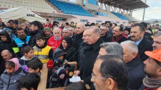Cumhurbaşkanı Erdoğan, depremde can kaybı sayısının 18 bin 991'e yükseldiğini açıkladı.