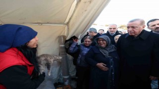 Cumhurbaşkanı Erdoğan, Malatyada çadır kenti ve depremzedeleri ziyaret etti