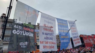 Cumhurbaşkanı Erdoğanın miting yapacağı alandaki afişler dikkat çekti