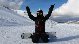 Denizli Kayak Merkezi, snowboard ve yamaç paraşütü tutkunlarının gözde mekanı oldu