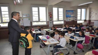 Denizlide 850 depremzede öğrenci yeni arkadaşlarıyla ilk derslerine katıldı
