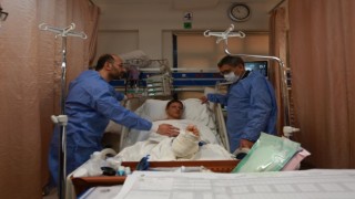 Denizliye getirilen depremzedelerin tedavileri sürüyor
