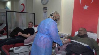 Deprem bölgesi için kan bağışı seferberliği: Vatandaşlar kan vermek için sıraya girdi