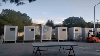 Deprem bölgesi için prefabrik tuvalet ve duş kabini üretiyorlar