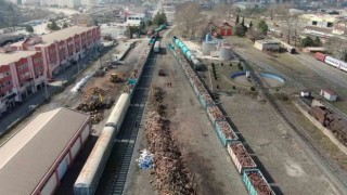 Deprem bölgesi için toplanan odunlar trenle gönderilecek