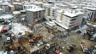 Deprem bölgesi Malatyada enkaz çalışmaları havadan görüntülendi