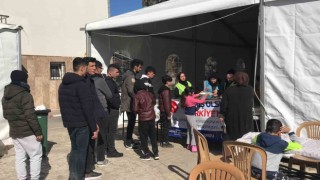 Deprem bölgesinde 24 saat sıcak yemek ikramı