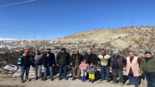 Deprem bölgesinde afetzedelerle bir araya geldi