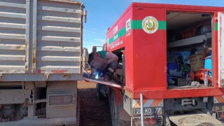 Deprem bölgesinde bozulan araçların imdadına seyyar tamir aracı yetişiyor