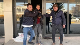 Deprem bölgesinde hırsızlık yapan 2 şahıs yakalandı